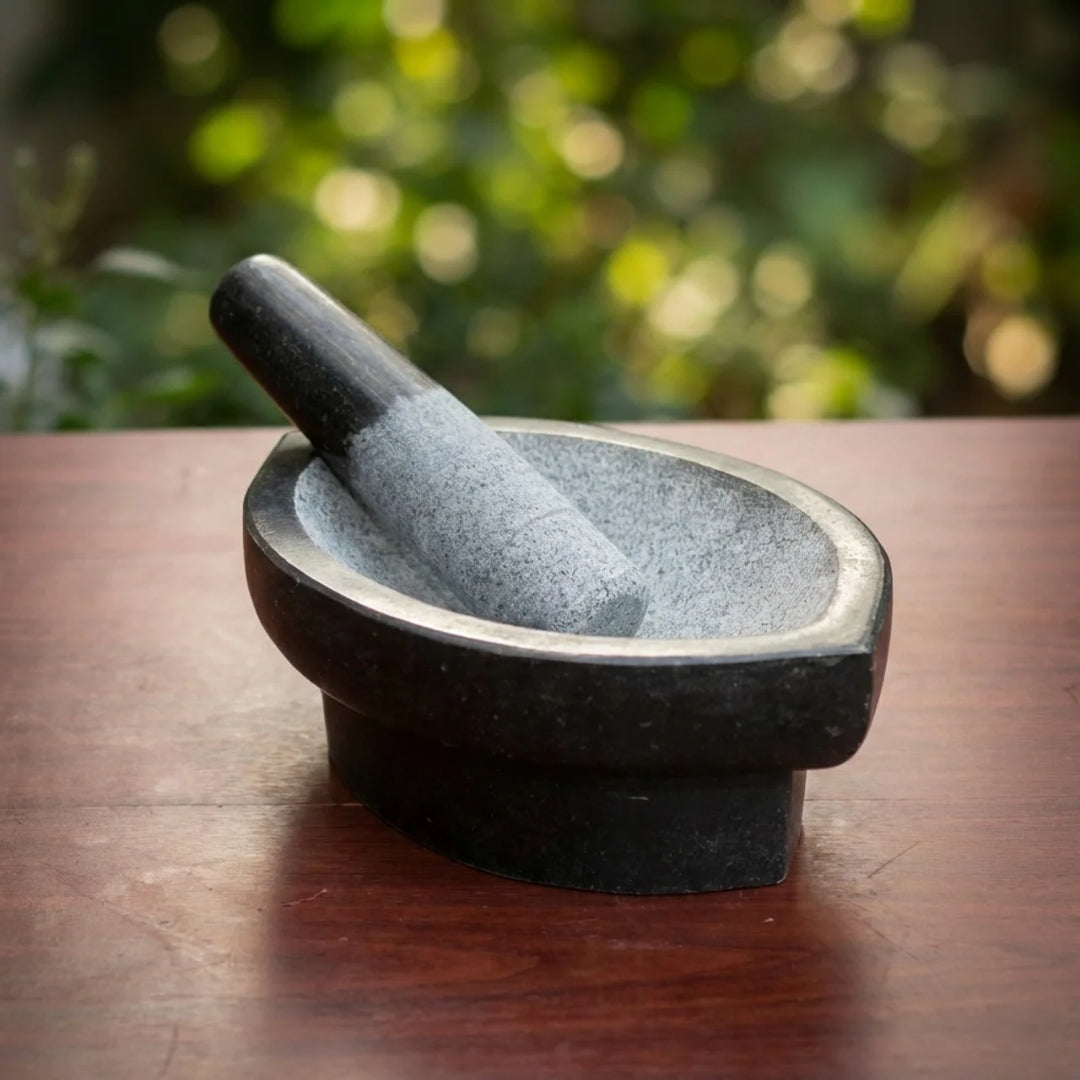 Granite Nanni Kalvam (நன்னி கல்வம்) with Pestle