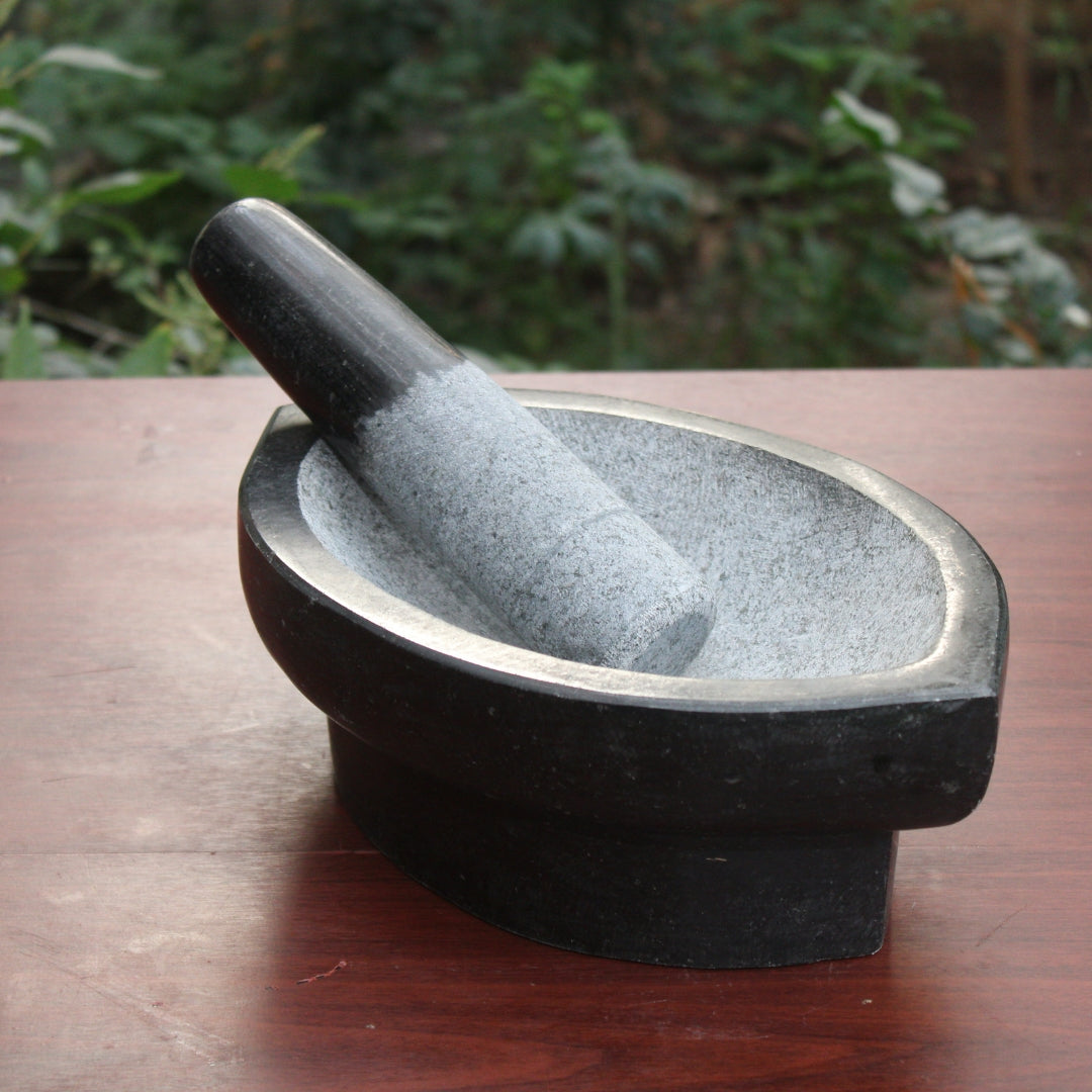 Granite Nanni Kalvam (நன்னி கல்வம்) with Pestle