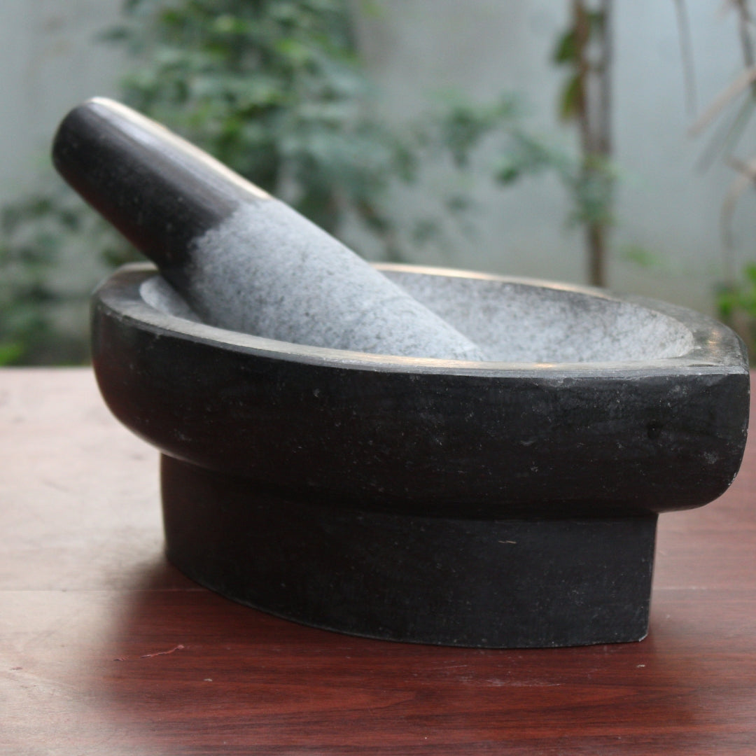 Granite Nanni Kalvam (நன்னி கல்வம்) with Pestle