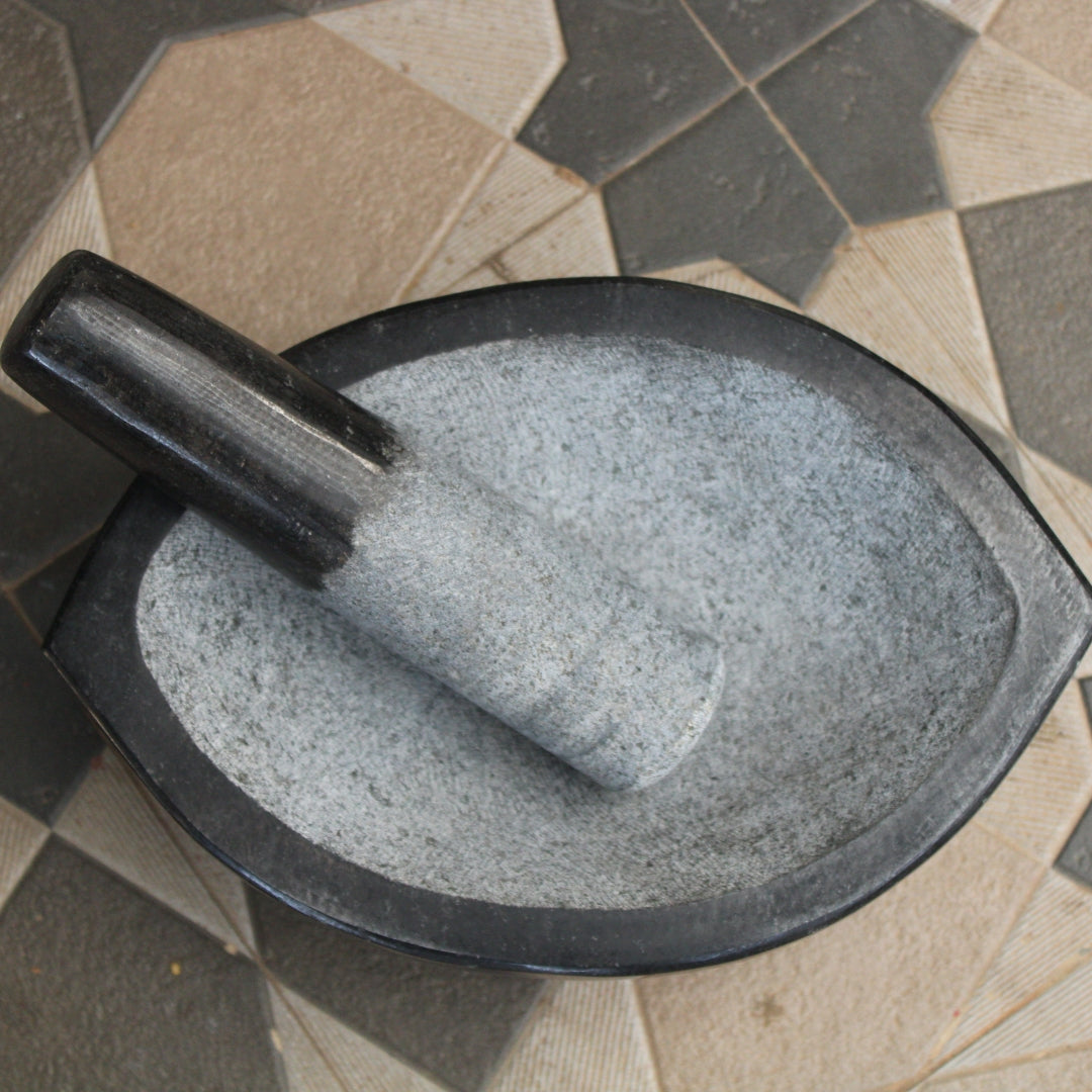 Granite Nanni Kalvam (நன்னி கல்வம்) with Pestle
