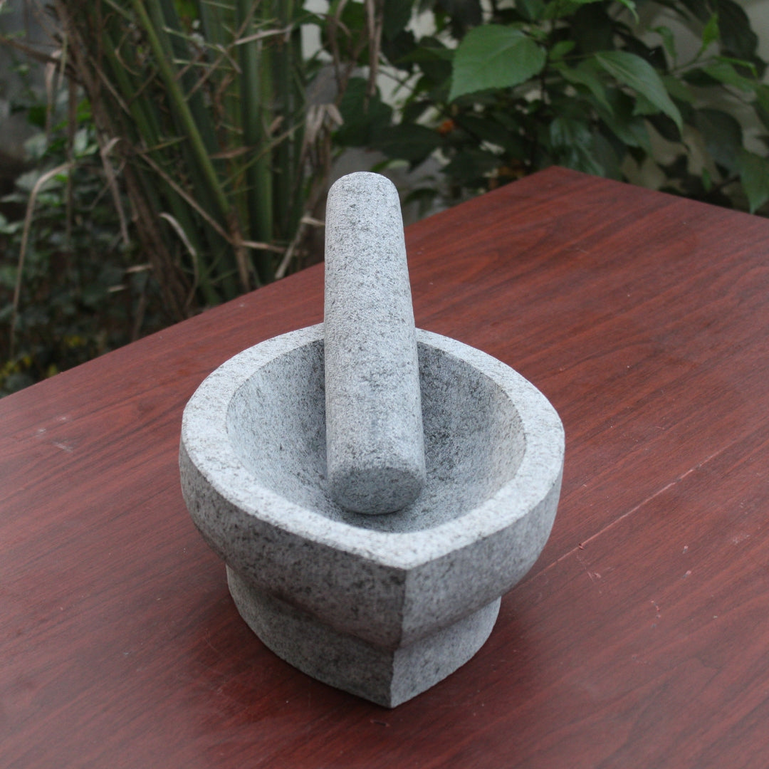 Granite Nanni Kalvam (நன்னி கல்வம்) with Pestle