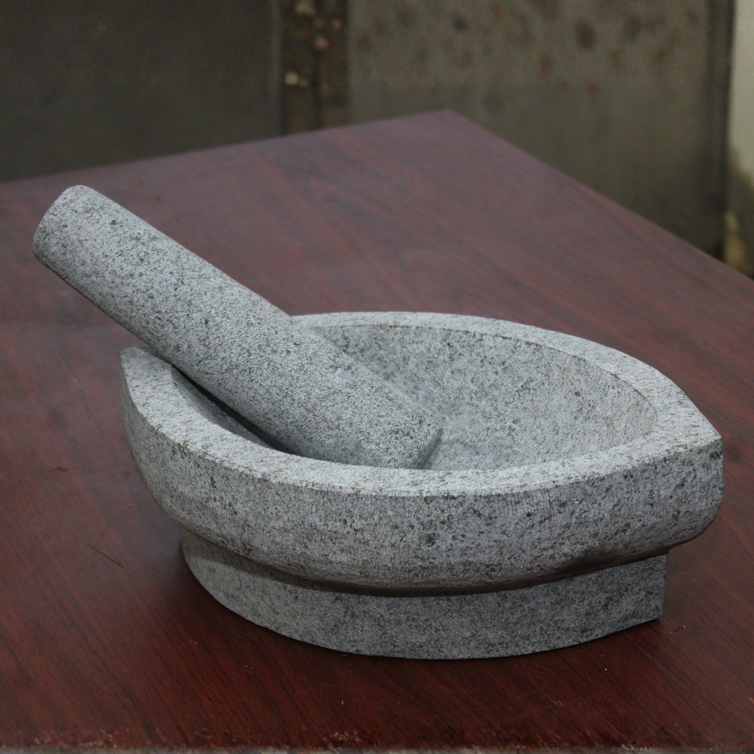 Granite Nanni Kalvam (நன்னி கல்வம்) with Pestle