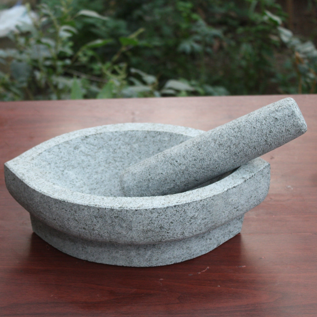 Granite Nanni Kalvam (நன்னி கல்வம்) with Pestle