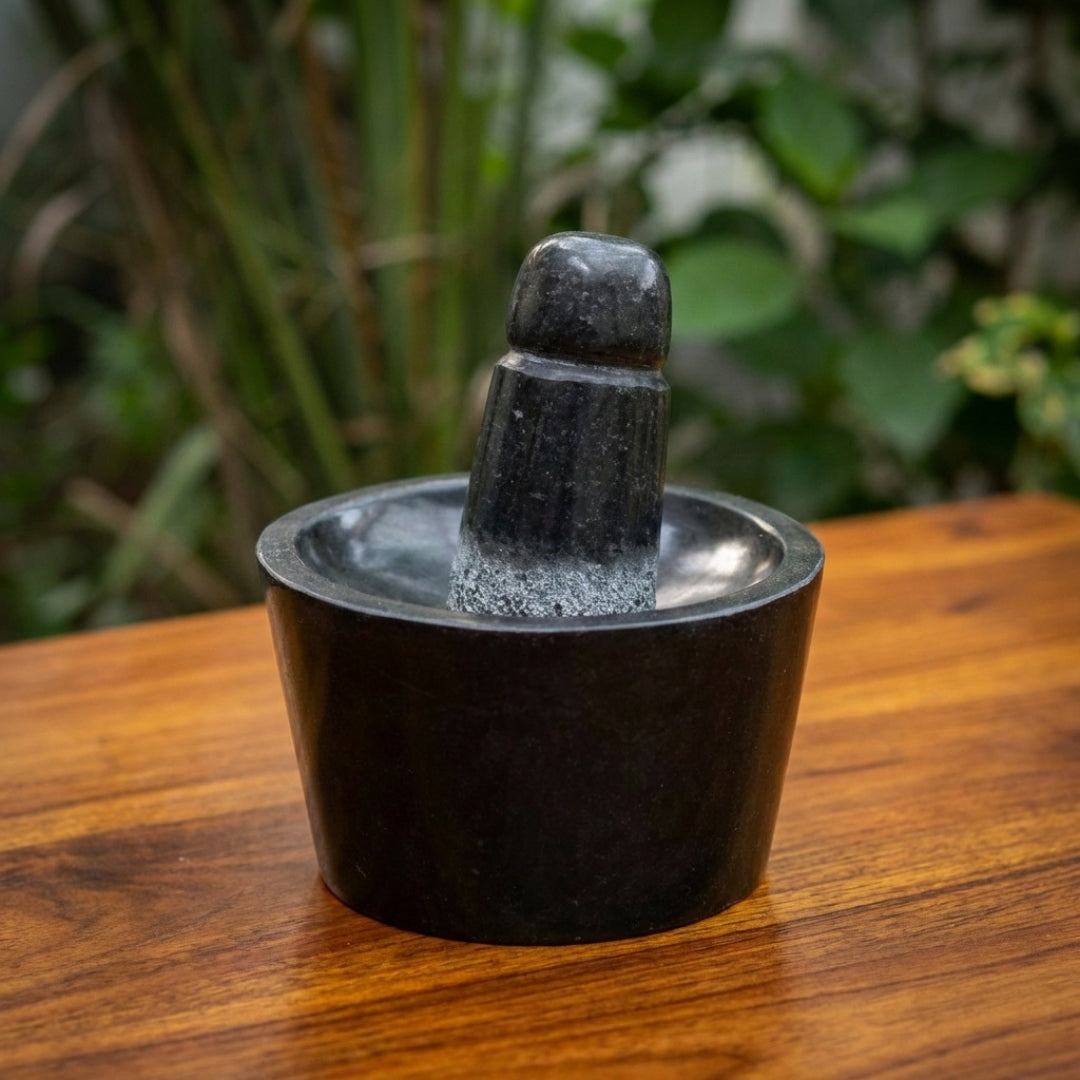 Traditional Black Stone Polished Attukal for Home Kitchens (B * H - 10 * 6 Inch)