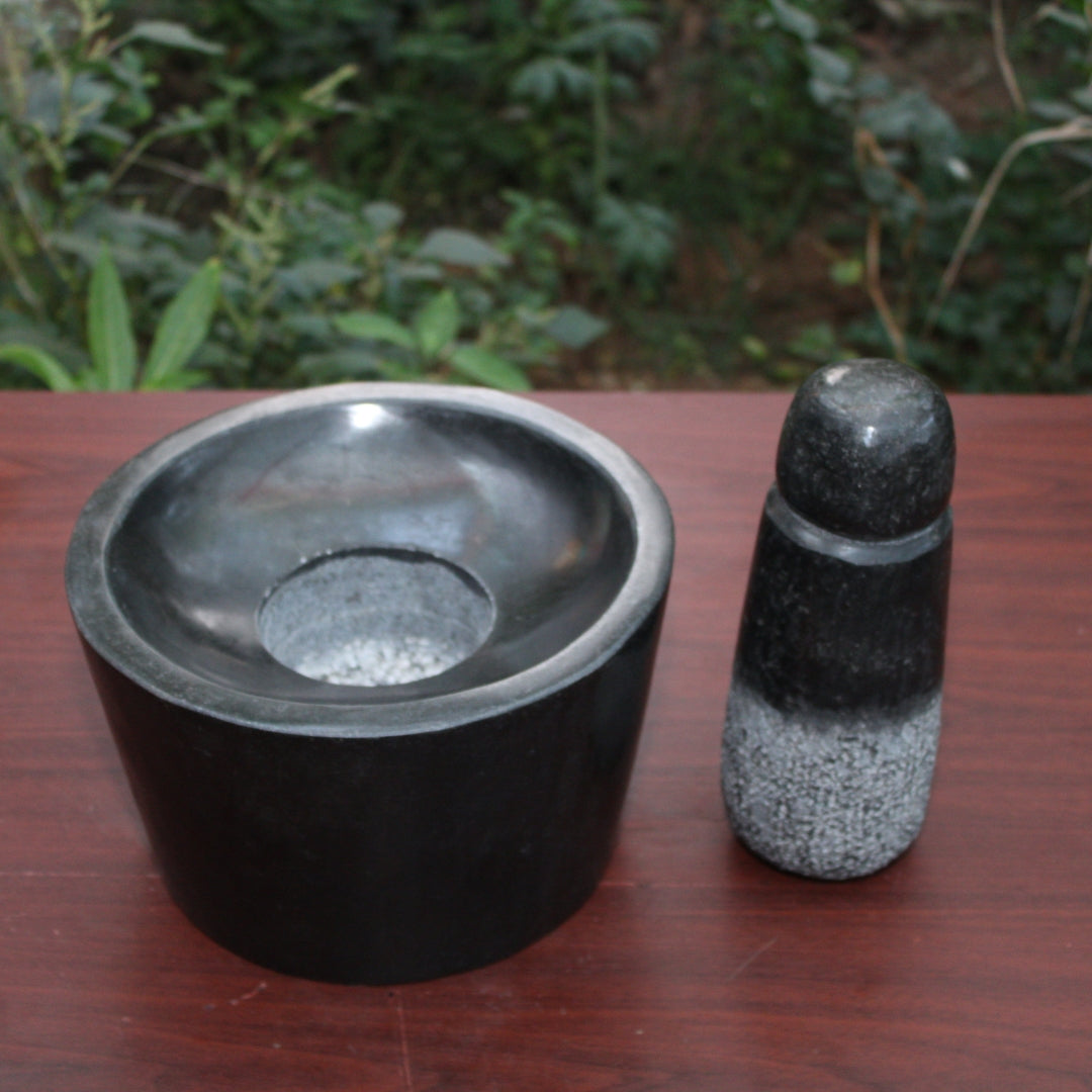 Traditional Black Stone Polished Attukal for Home Kitchens (B * H - 10 * 6 Inch)